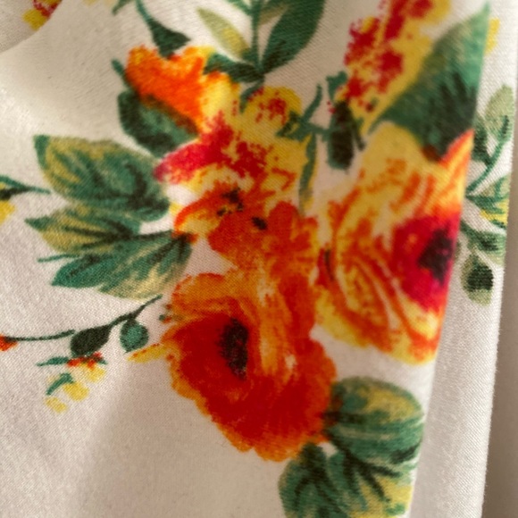 👜Ivory Floral Print Soft Bodysuit - Picture 8 of 9